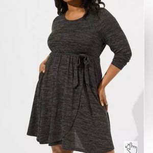 Torrid size 3 gray super soft at the knee dress!